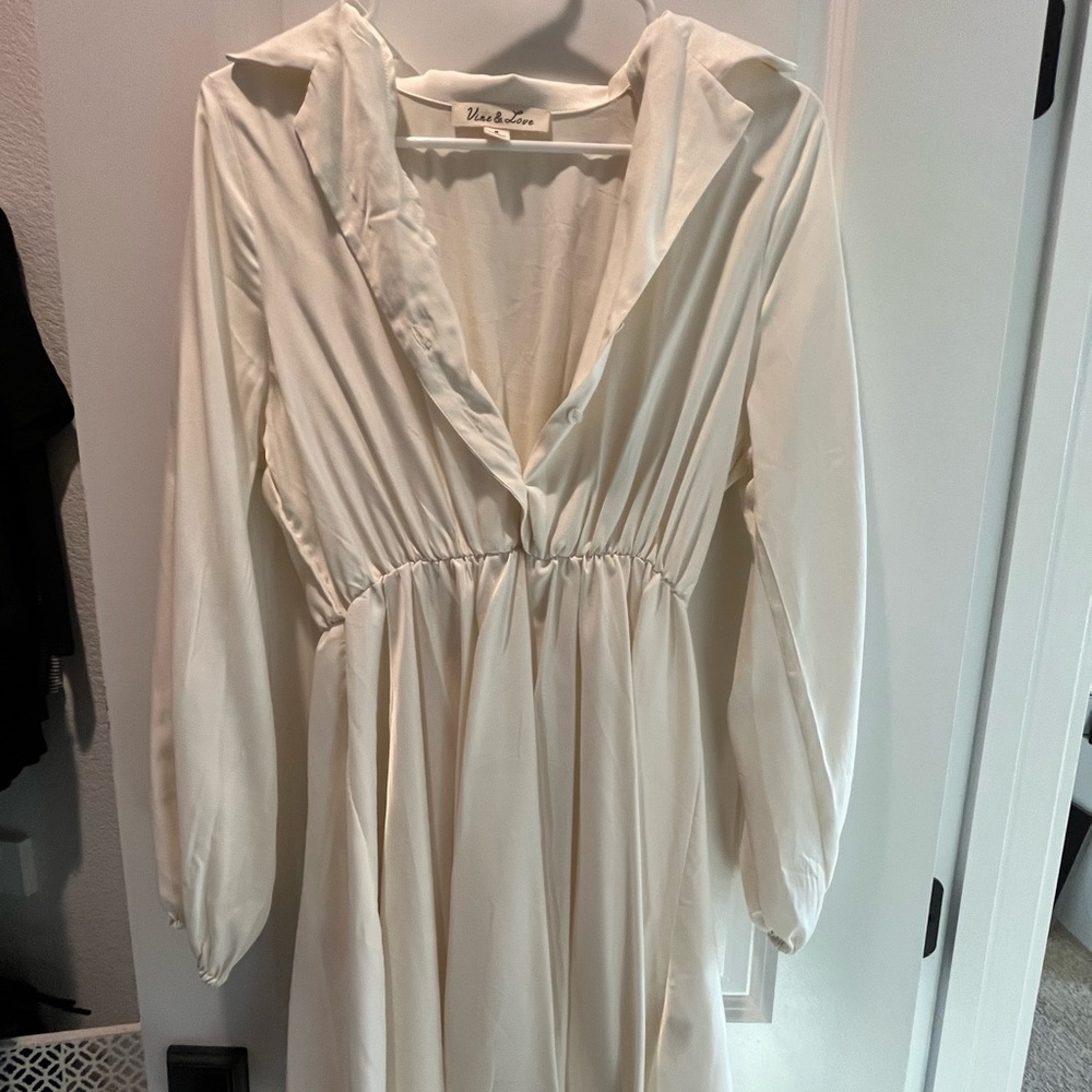 NWOT, never worn! Vine&Love cream long sleeve dress size Small